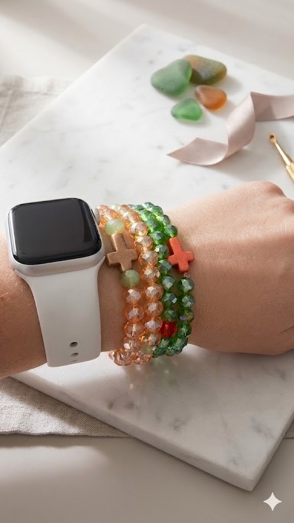 Pulsera artesanal Guayaba en tonos coral y verde